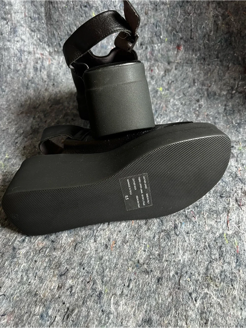 Seychelles black platform