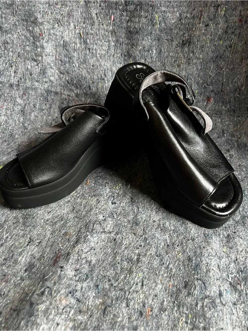 Seychelles black platform