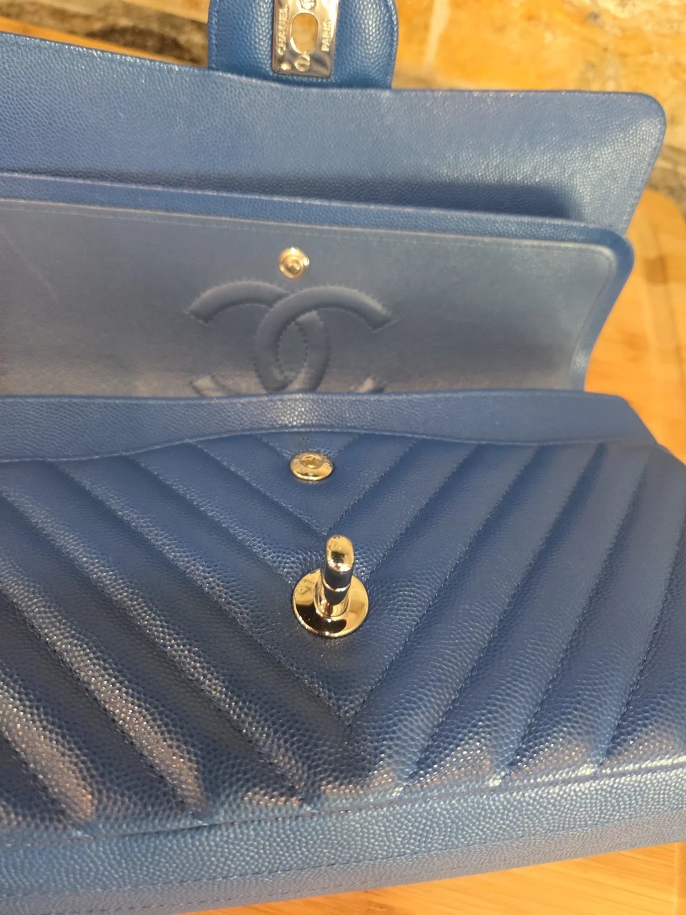 CHANEL elegant flap