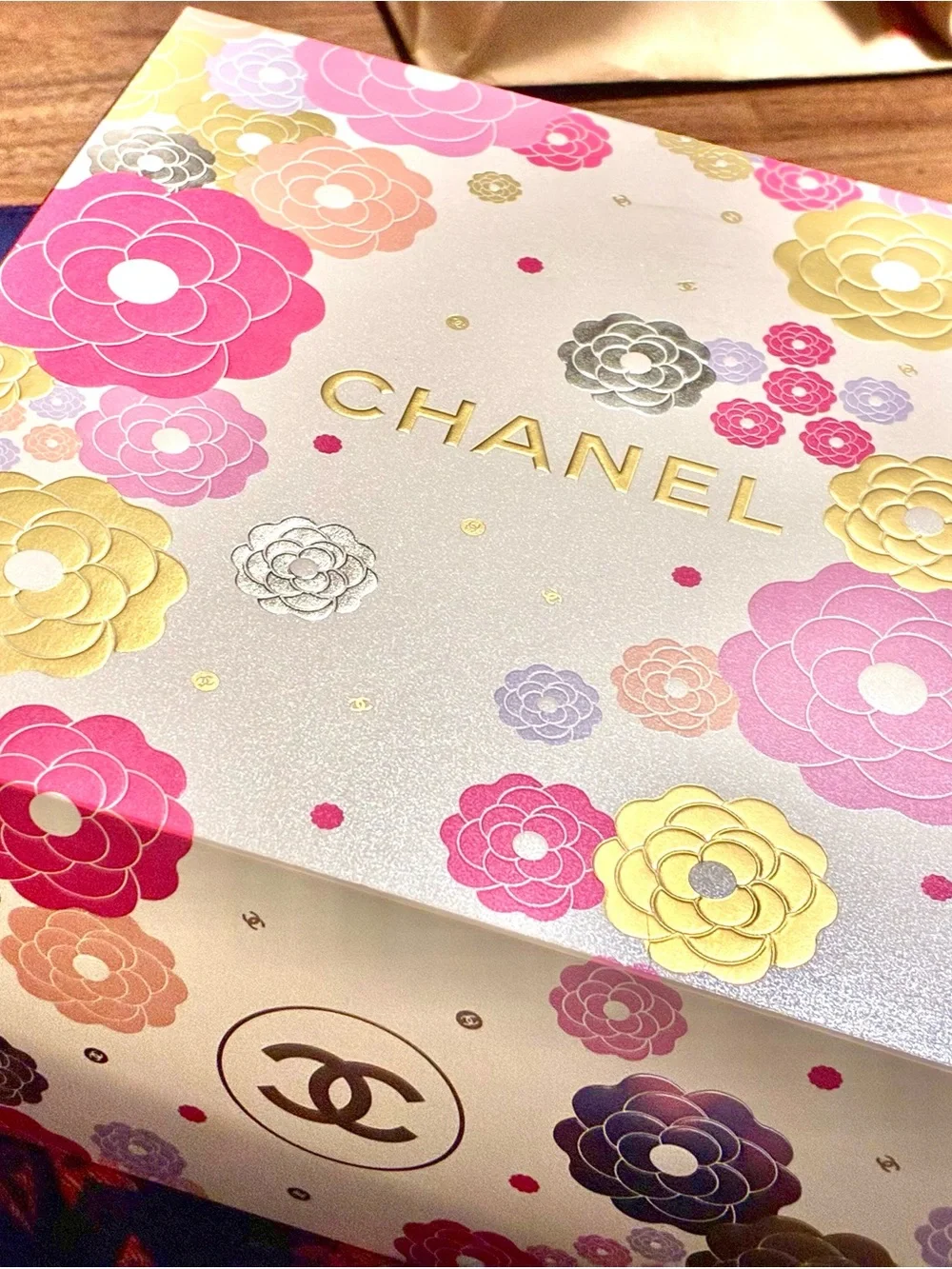 CHANEL motifs piece