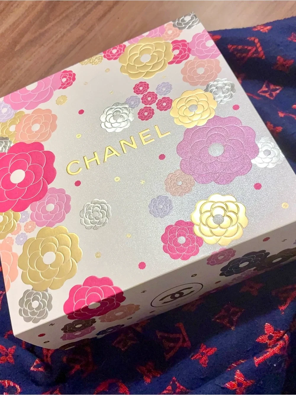 CHANEL box gold motifs