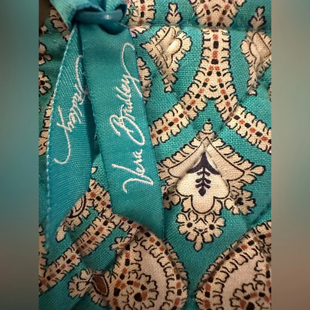 Vera Bradley this zip