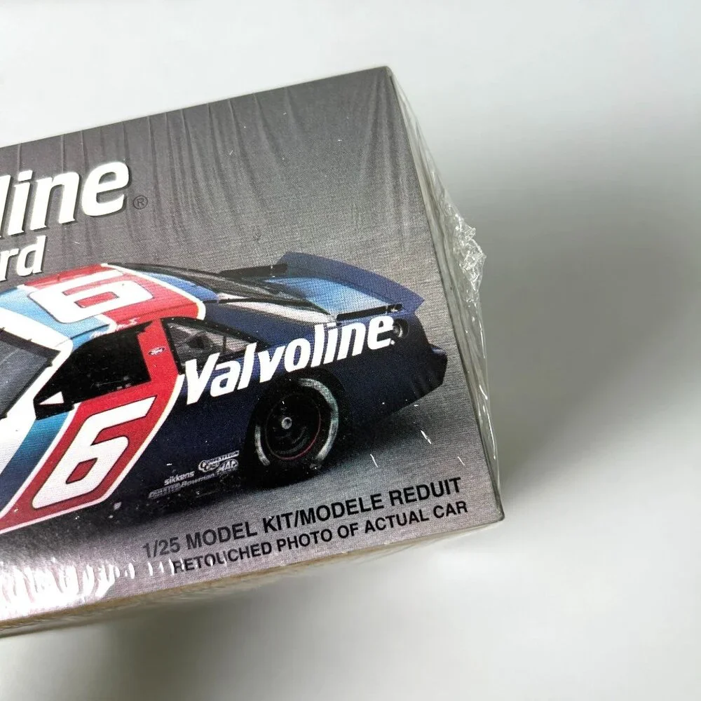 AMT ERTL Valvoline Thunderbird Model Kit 1/25 Scale 8756 NEW‎ Sealed 1992 USA