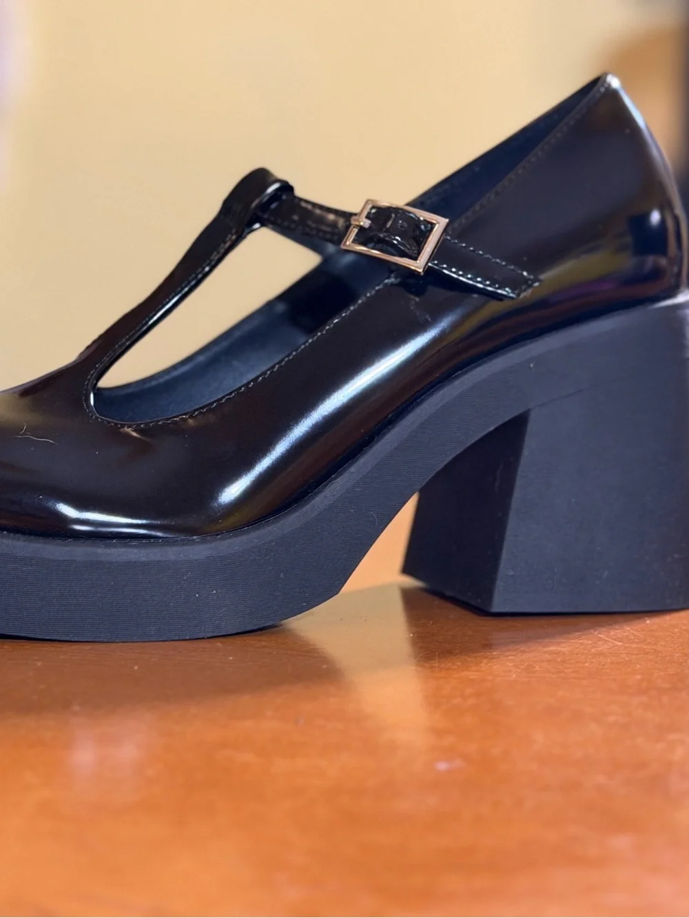 Madden Girl glossy black