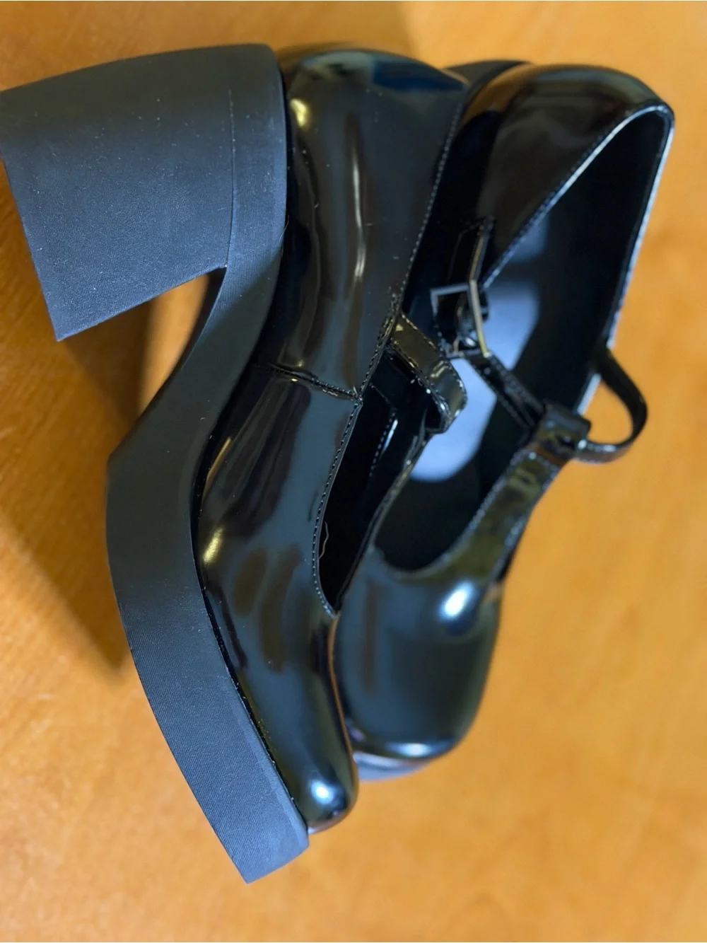 Madden Girl glossy black