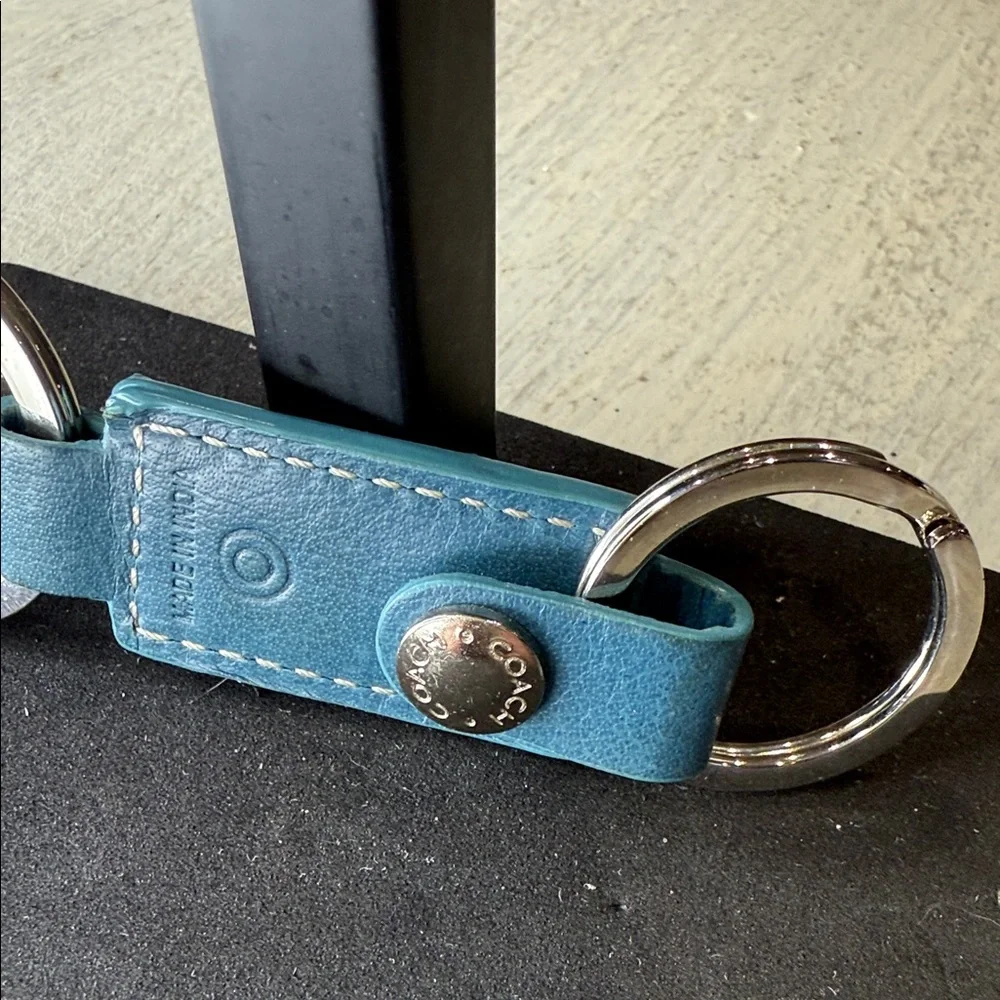 Coach silver sleek key