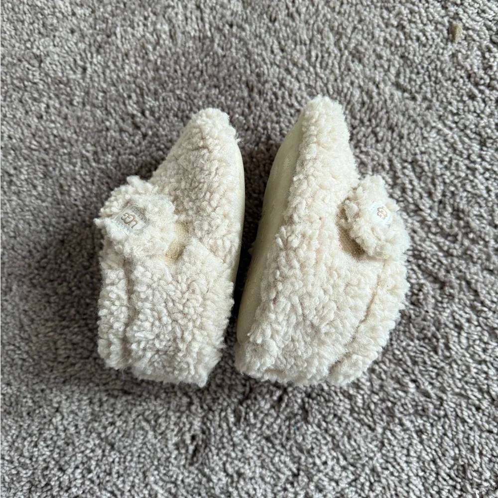 UGG cozy sherpa