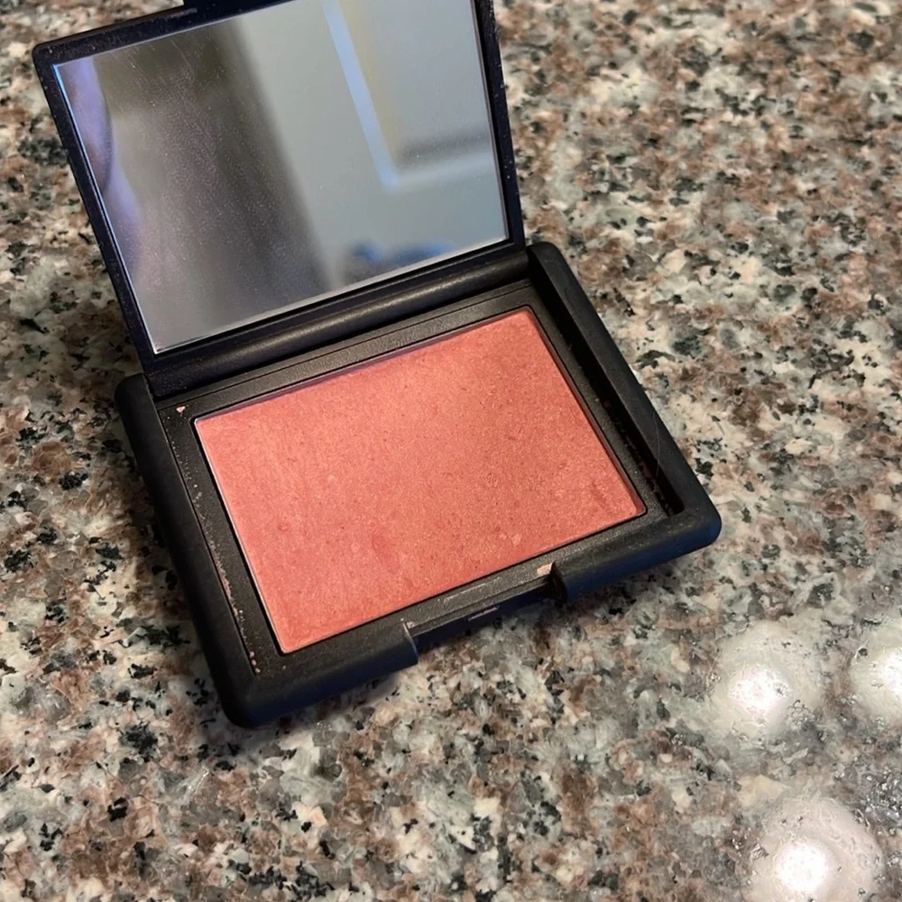NARS sleek black
