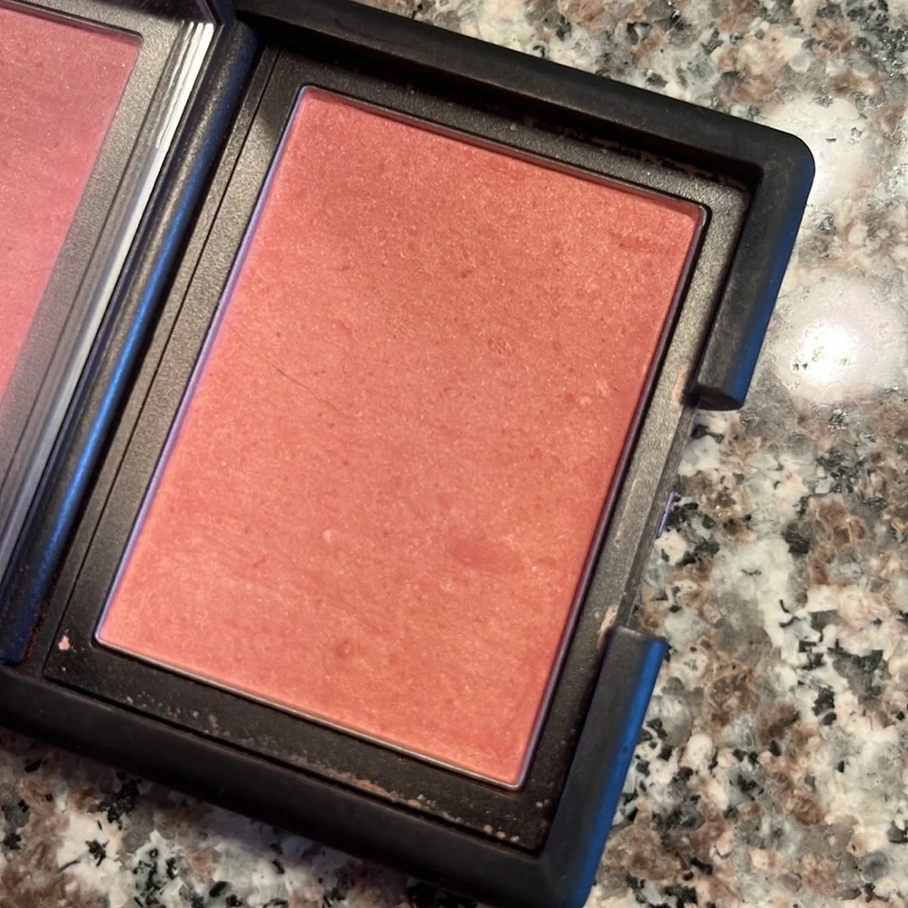 NARS sleek black