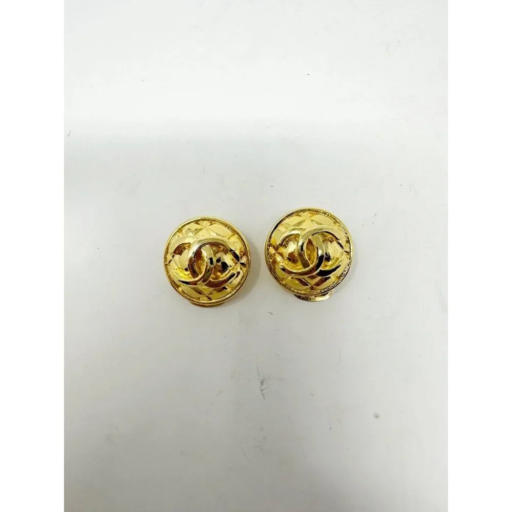 Chanel CC Logo Vintage Matelasse Gold Plated Round Clip On Earrings Rise On‎