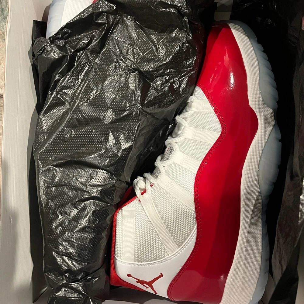 Jordan Retro 11 “Cherry”