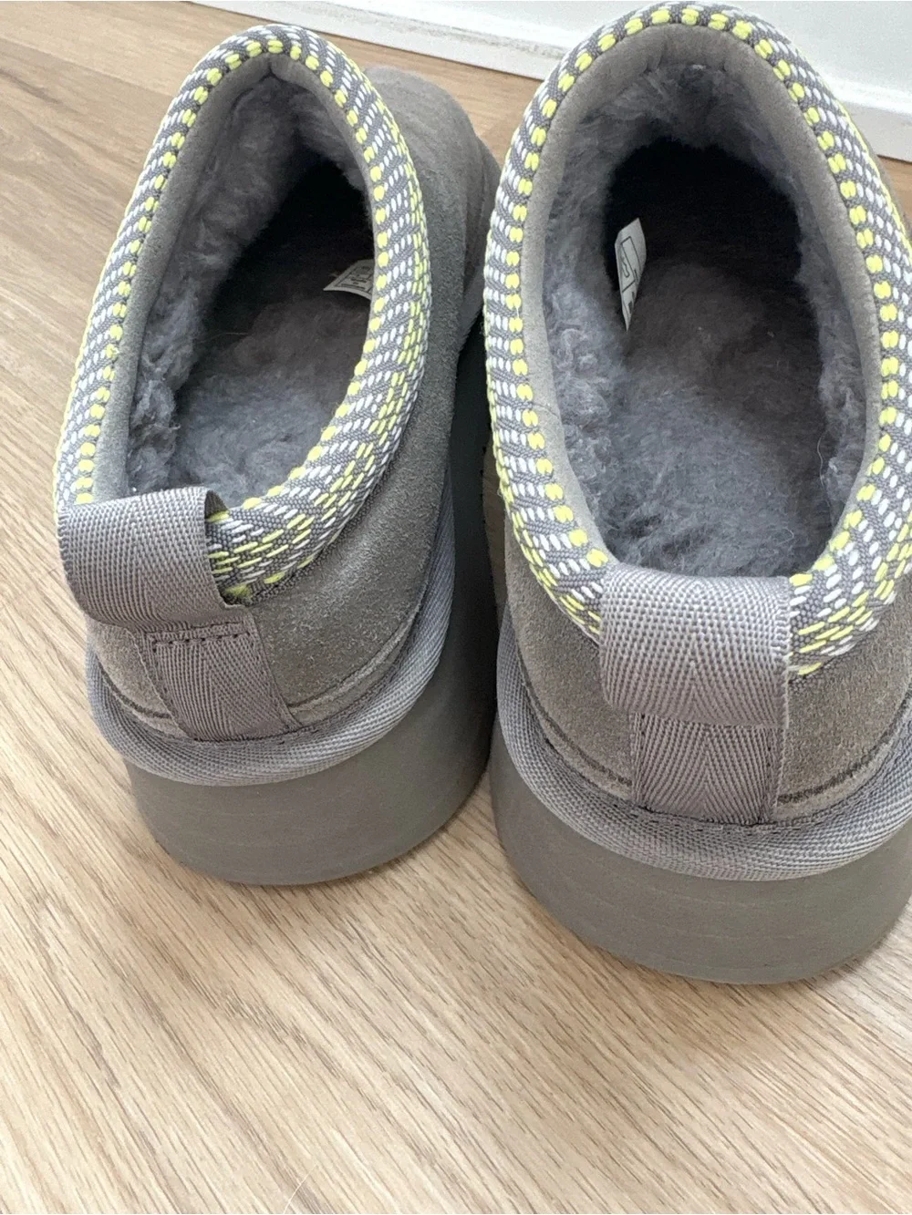 Koolaburra chic gray