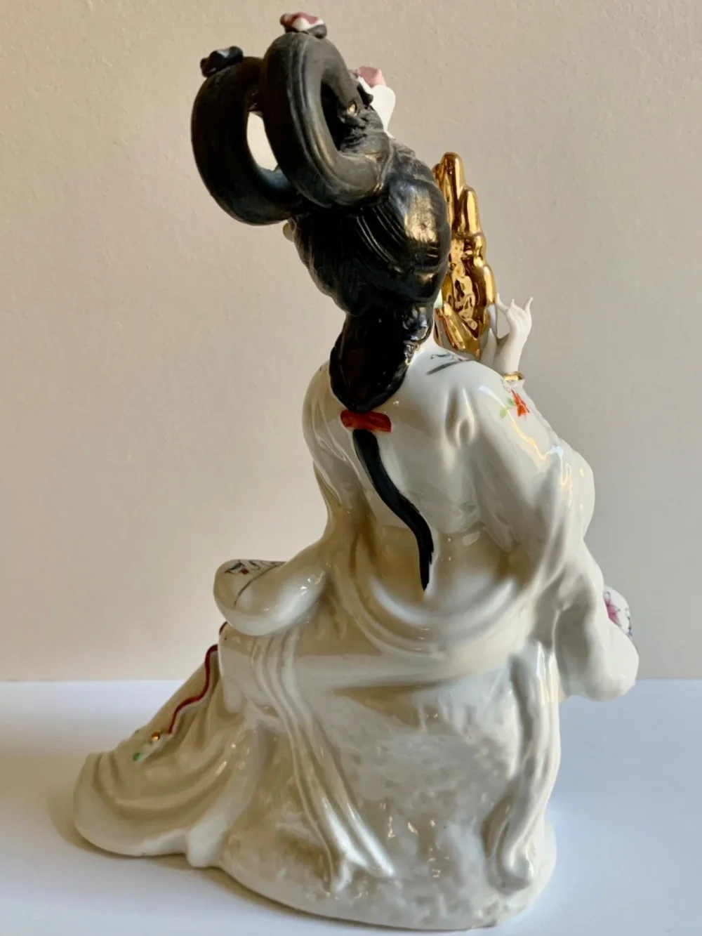 Vintage Chinese Yigi Porcelain Geisha Figurines – Hand-Painted, Gilt Accents