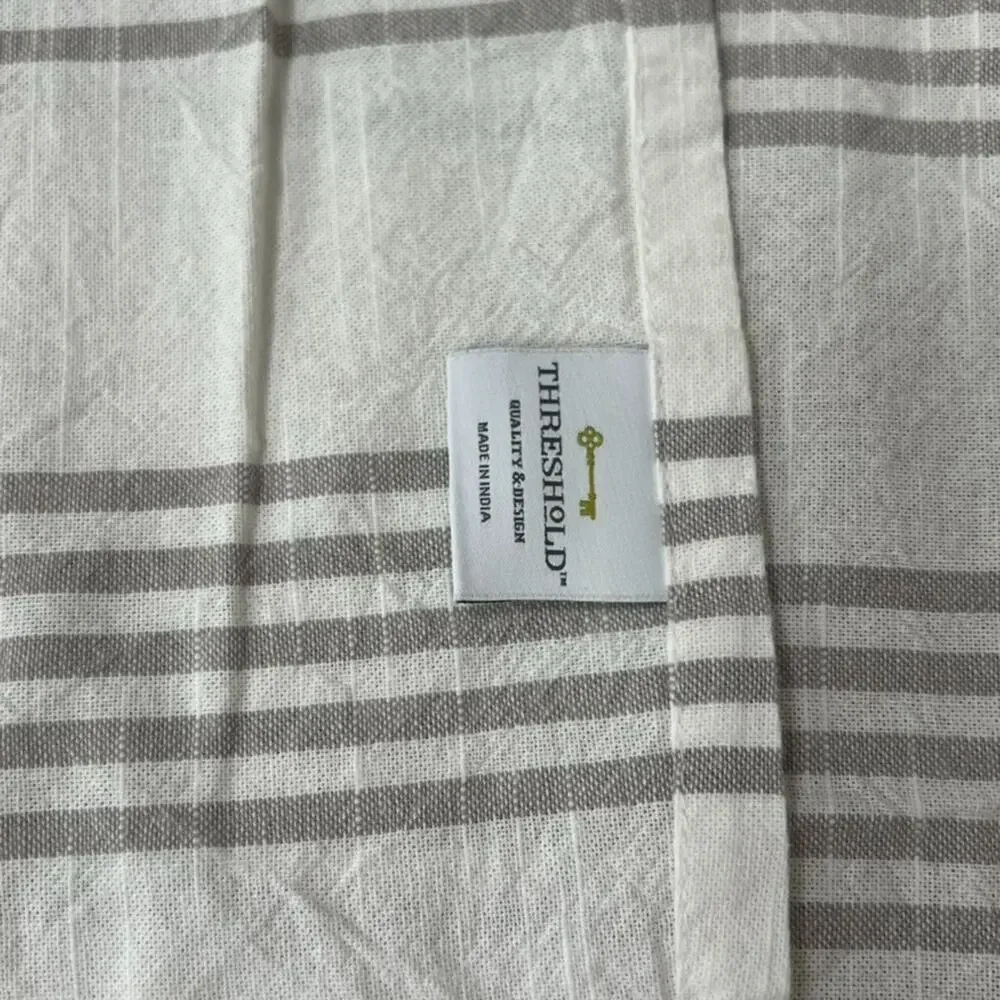 Threshold Tablecloth 70 x 68