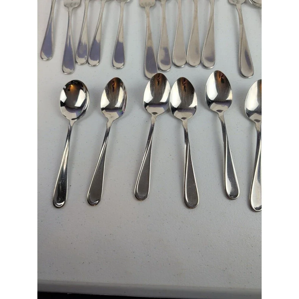 Oneida set includes