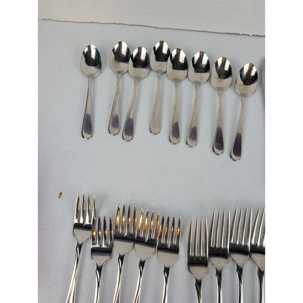 Oneida set includes