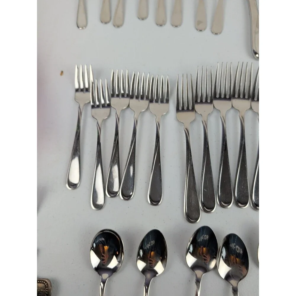 Oneida set includes