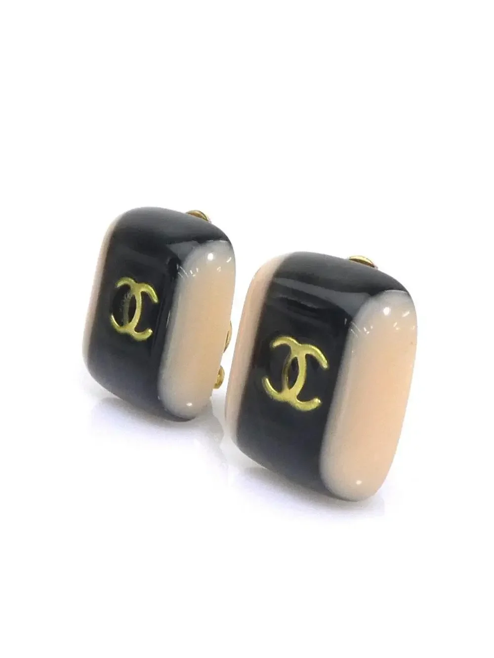 CHANEL elevate your