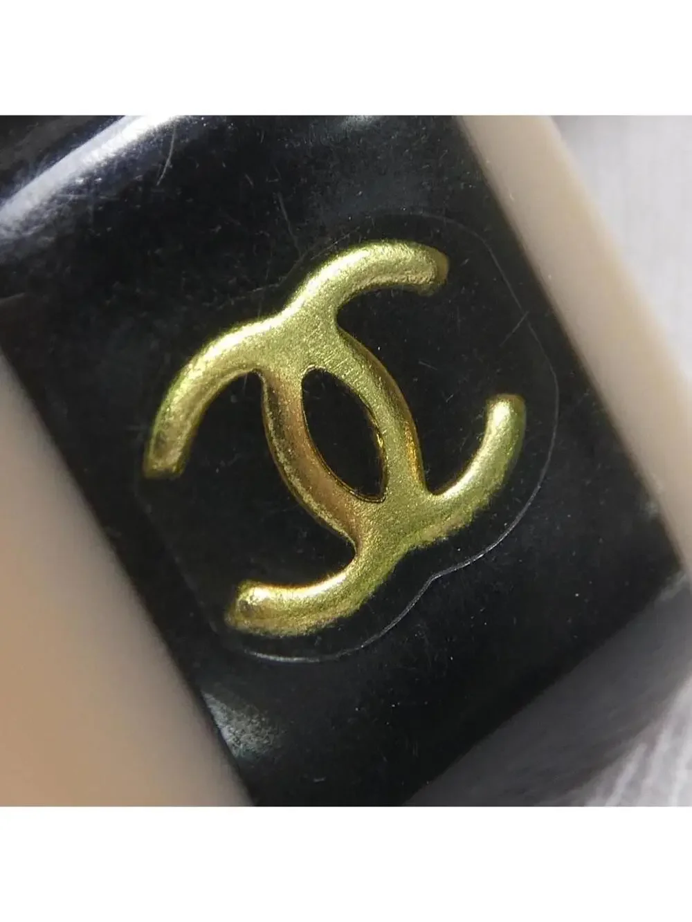 CHANEL elevate your
