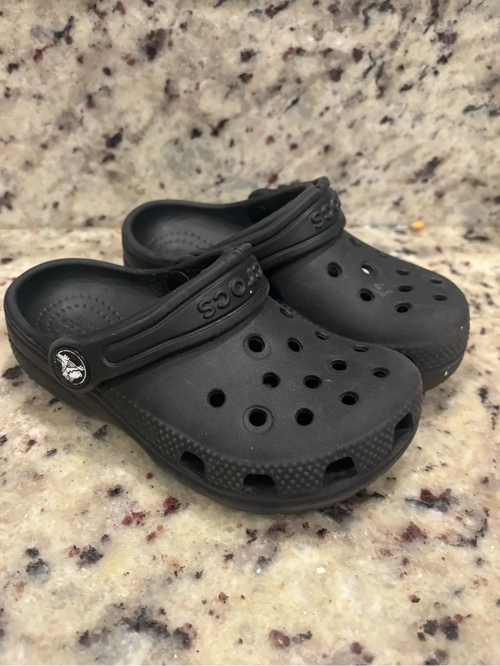 CROCS Toddler black Classic Clogs c9