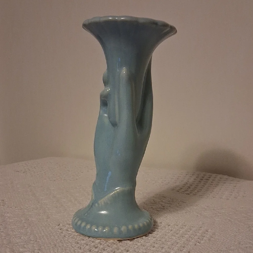 Shawnee Pottery elegant iconic