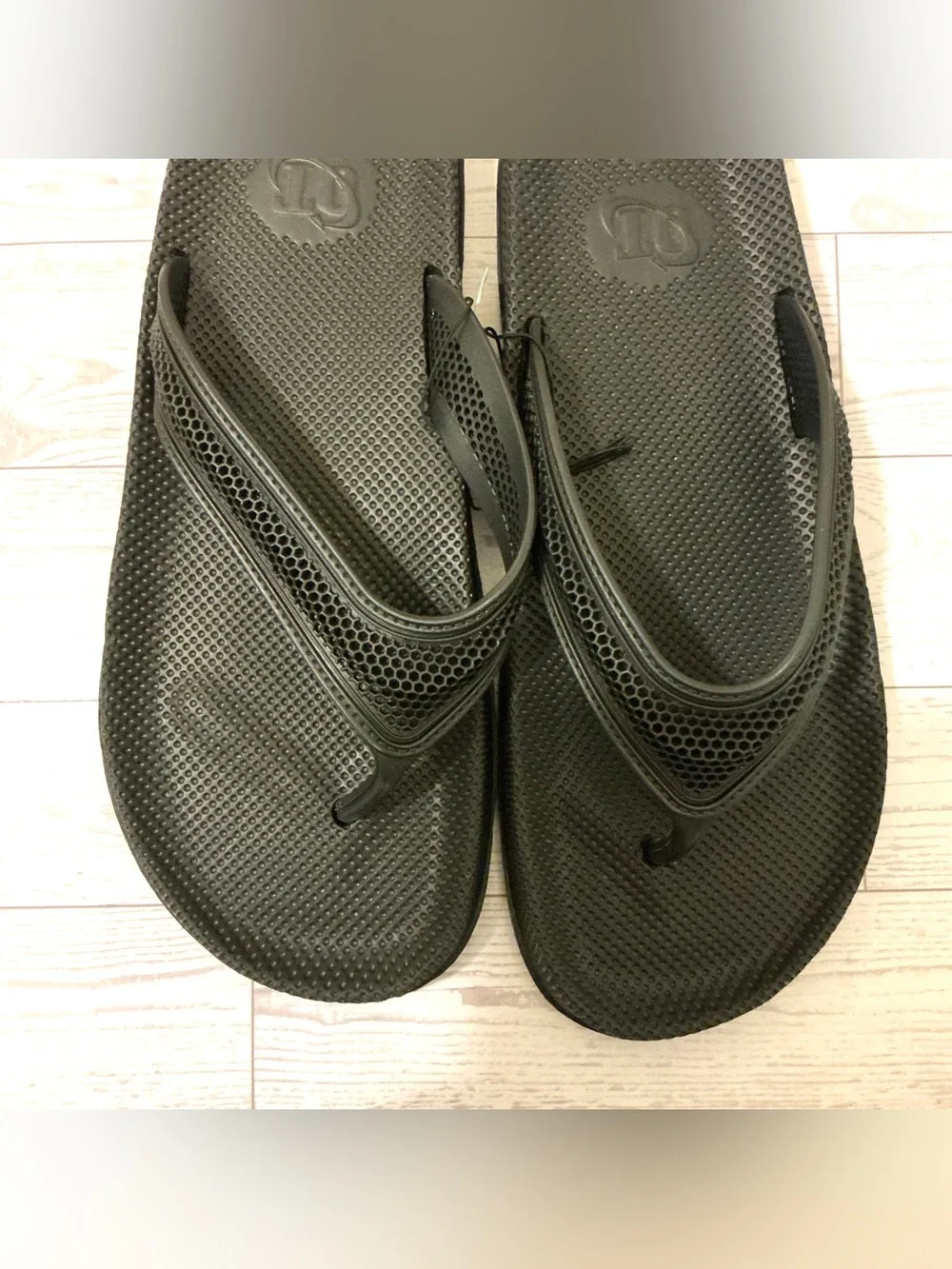 N/A comfortable black