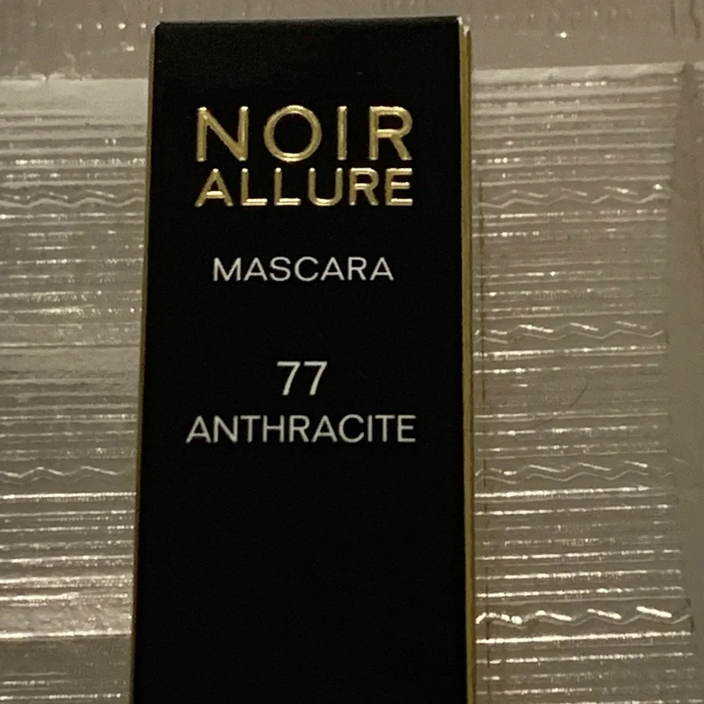 CHANEL noir allure