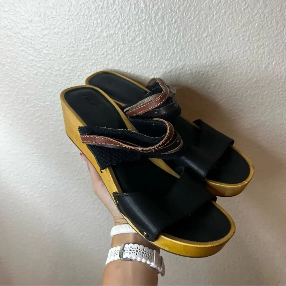 OluKai kamola wooden