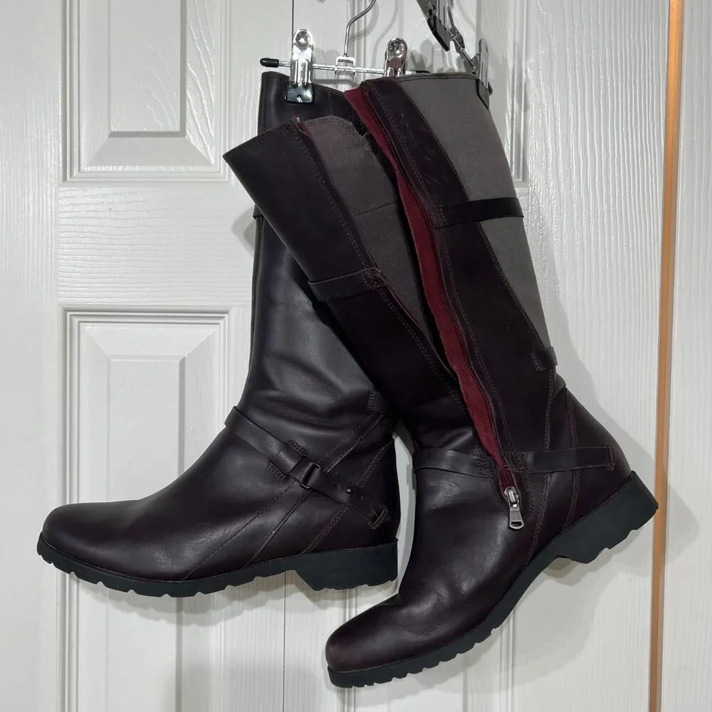 Teva women burgundy