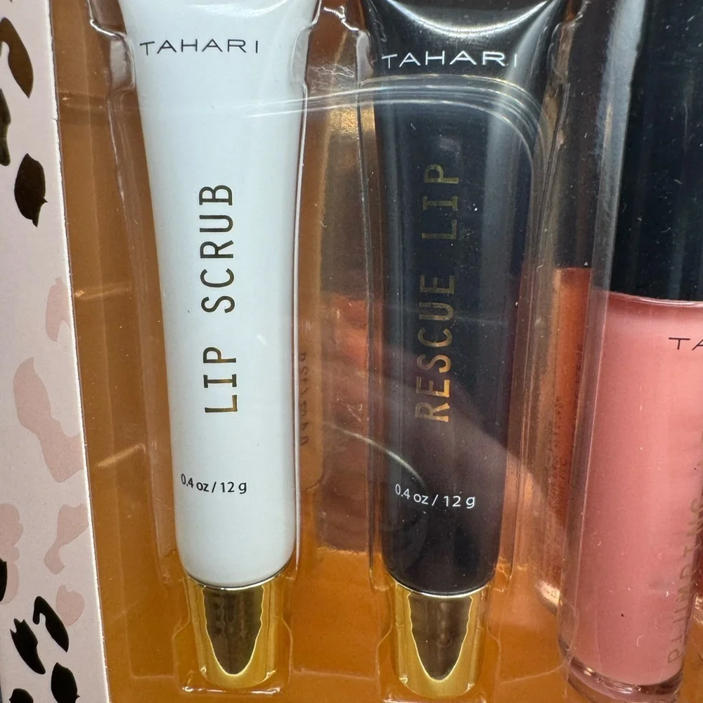 Tahari lip set