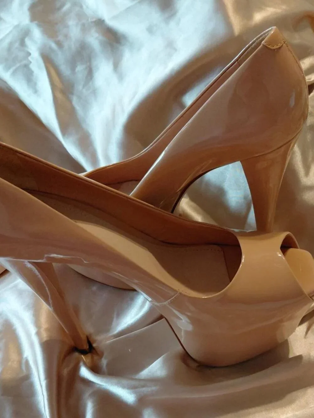 SCHUTZ features cut