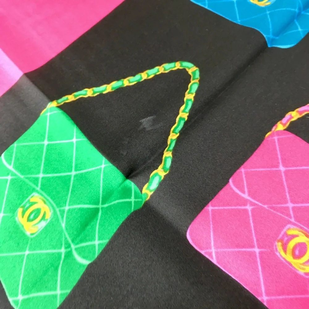 CHANEL pictures minor marks