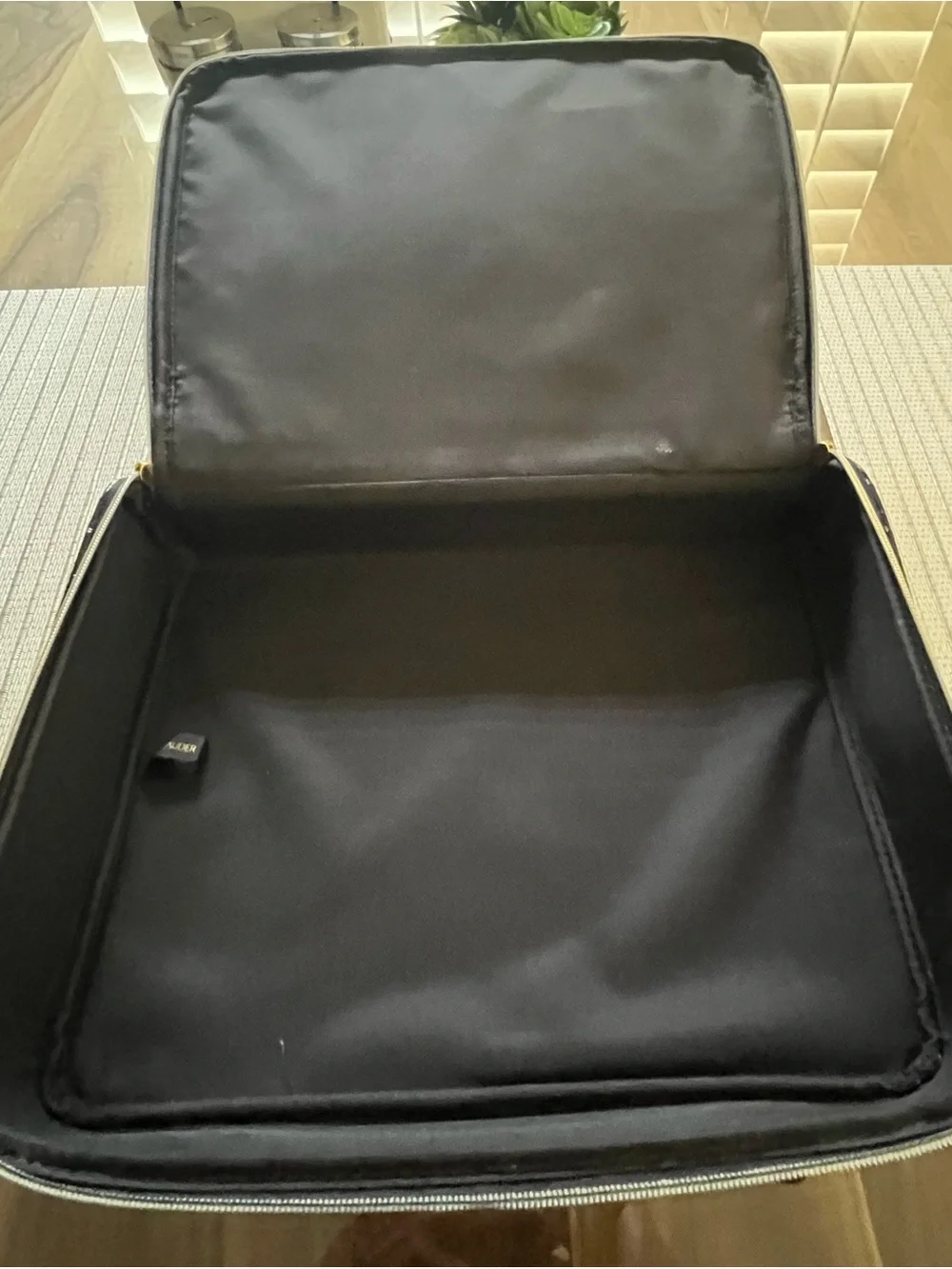 Estee Lauder 10in x13in