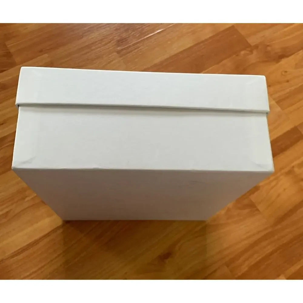 Vince empty shoe‎ box