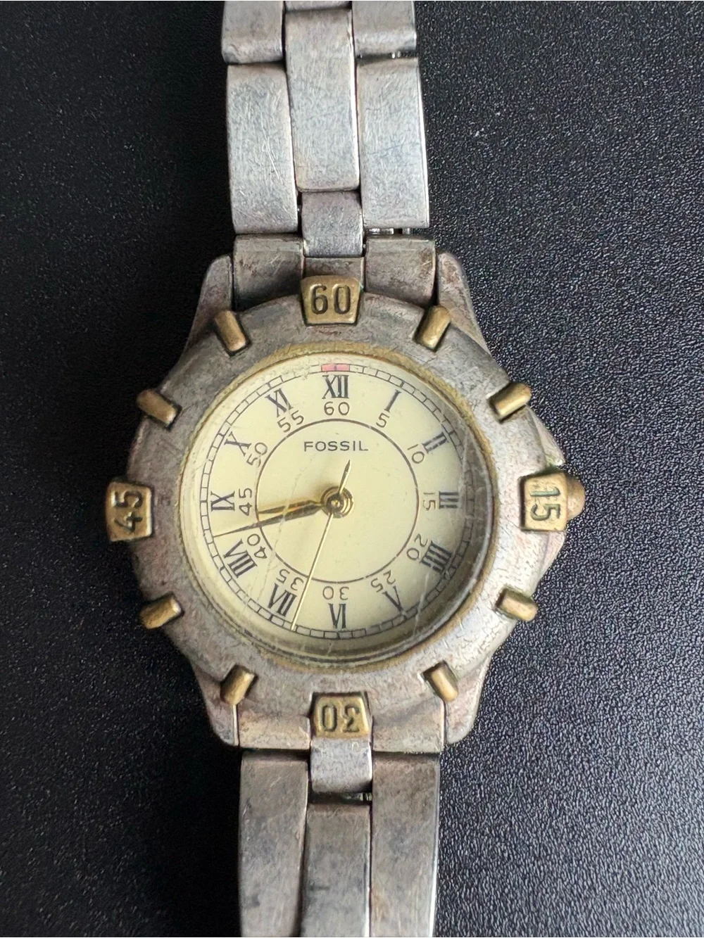 Fossil round wristwatch