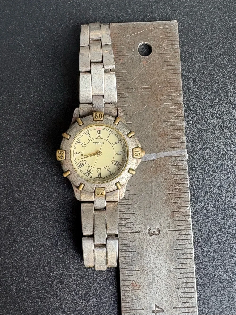 Fossil round wristwatch