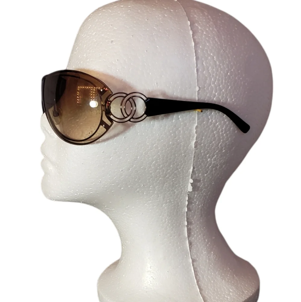 CHANEL stylish women