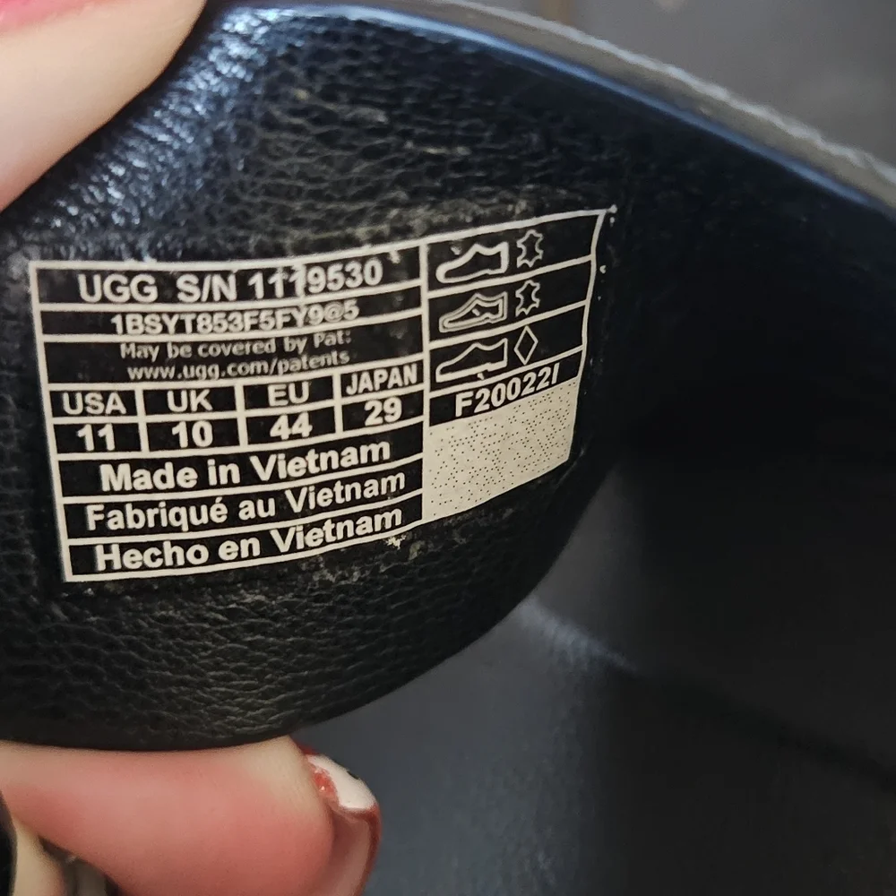 UGG stylish black
