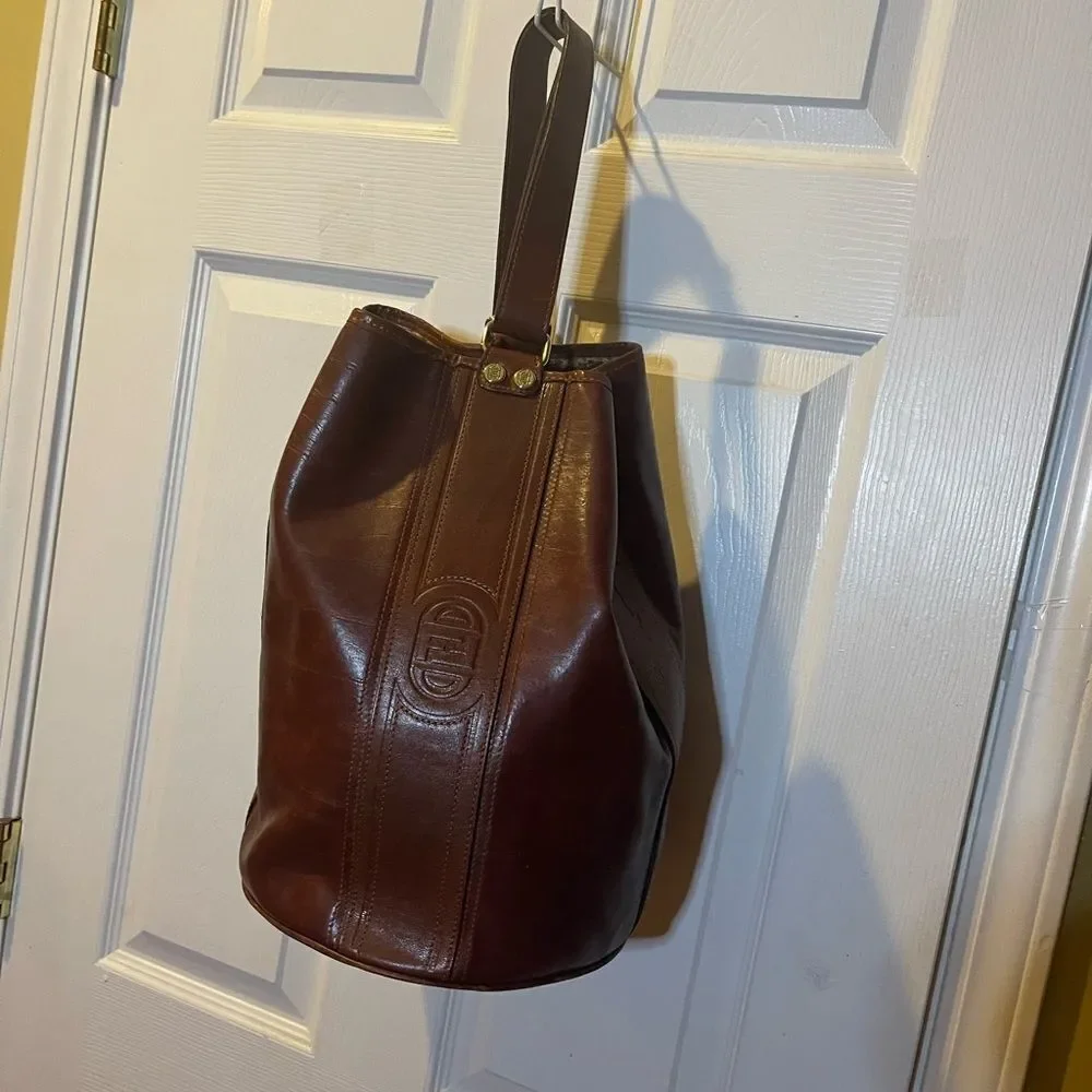 Fortune Duck vintage leather Brown sling back bucket style  bag.