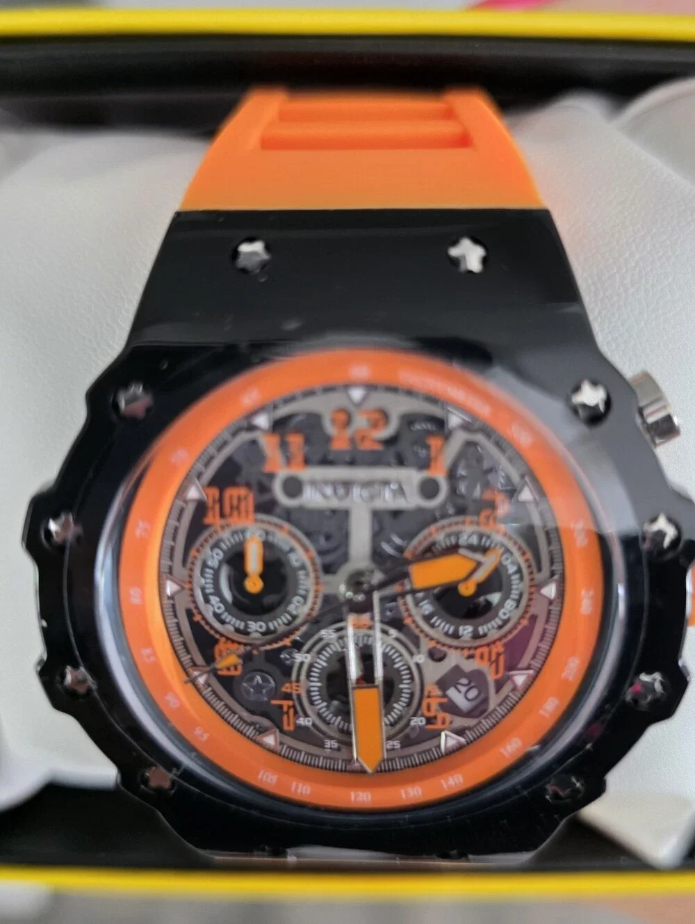 Invicta bold orange