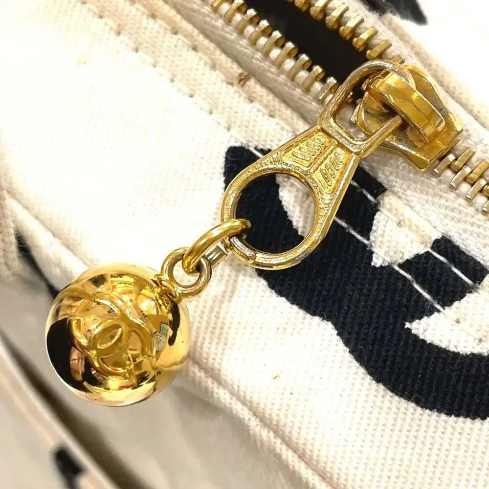 CHANEL white bag