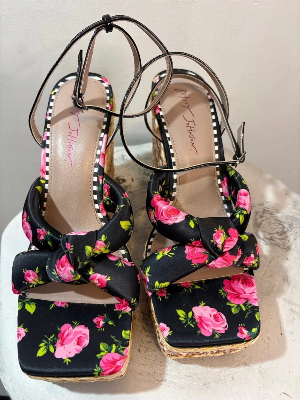 Betsey Johnson euc size