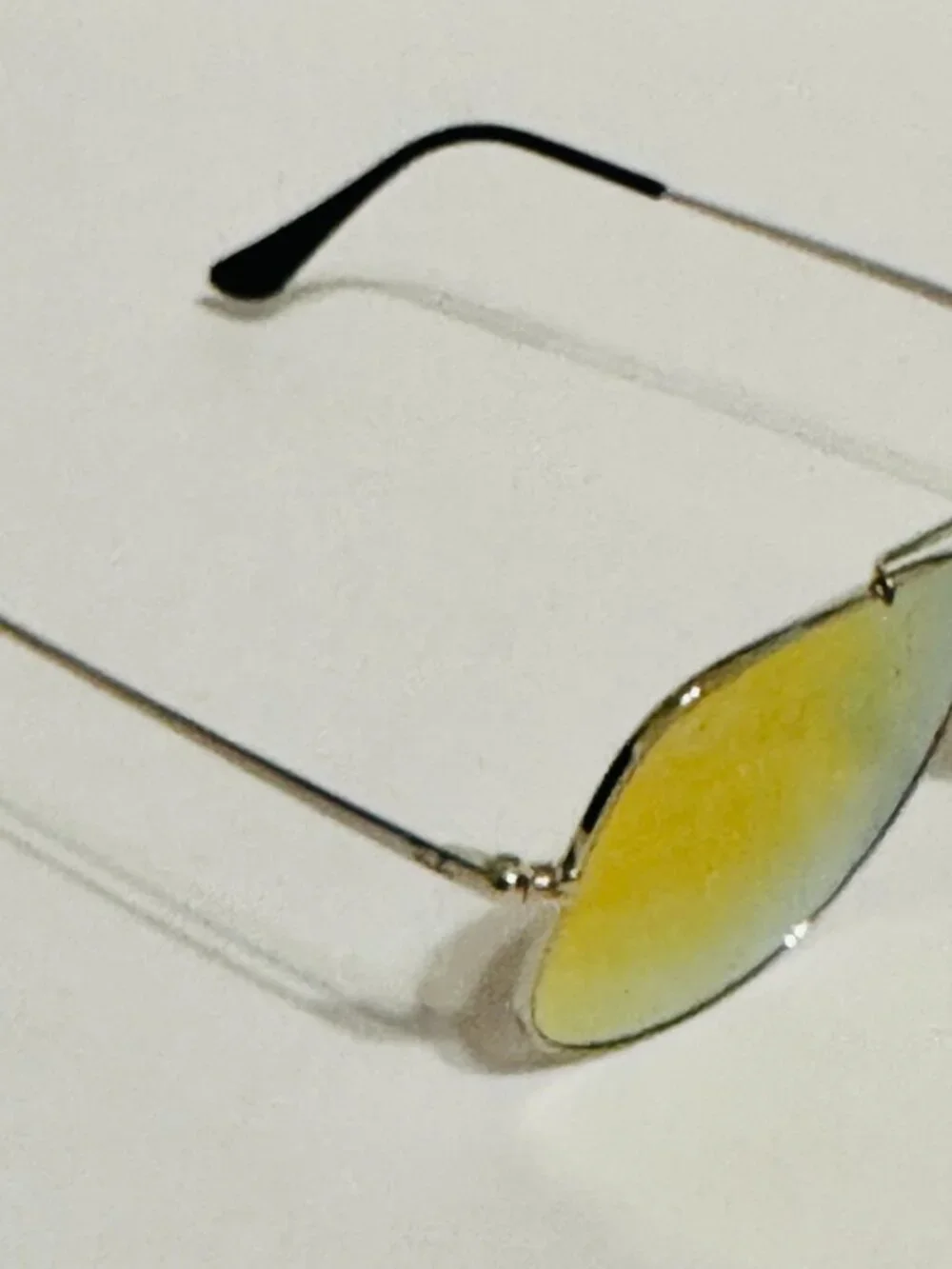 Ray-Ban ban ray featuring