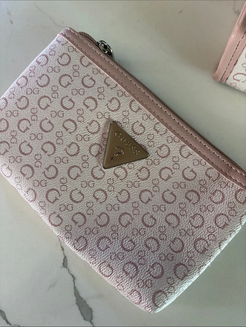Guess bag larger