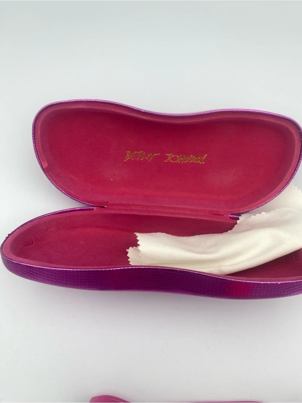 Betsey Johnson classic oval