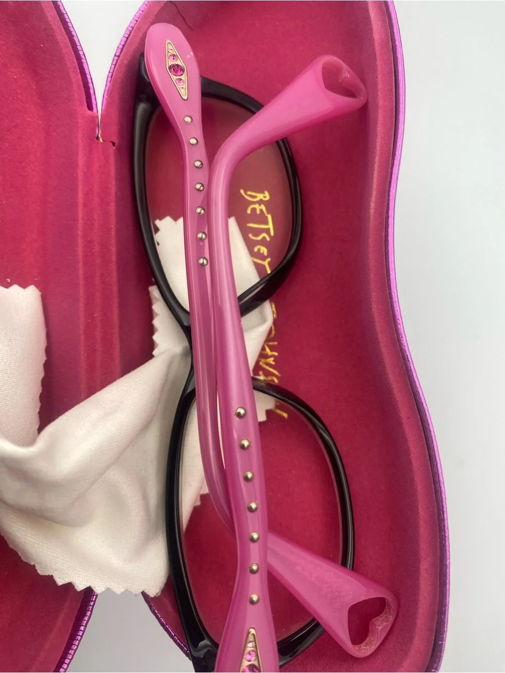 Betsey Johnson classic oval