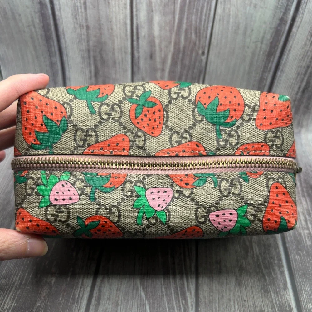 🍓GUCCI Strawberry GG Supreme Large Cosmetic Bag Pouch Limited Edition RARE