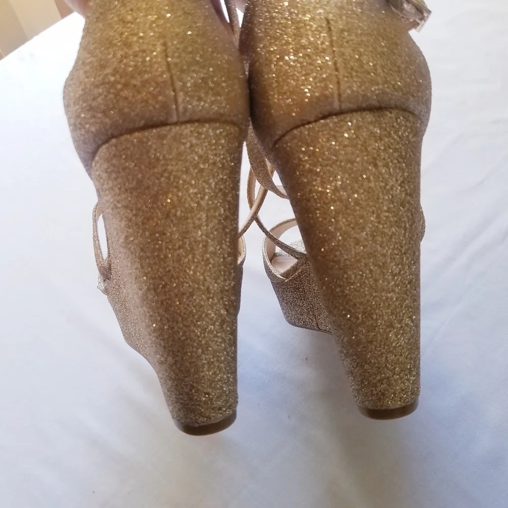 Badgley Mischka | Platform Gold‎ Glitter Sandals