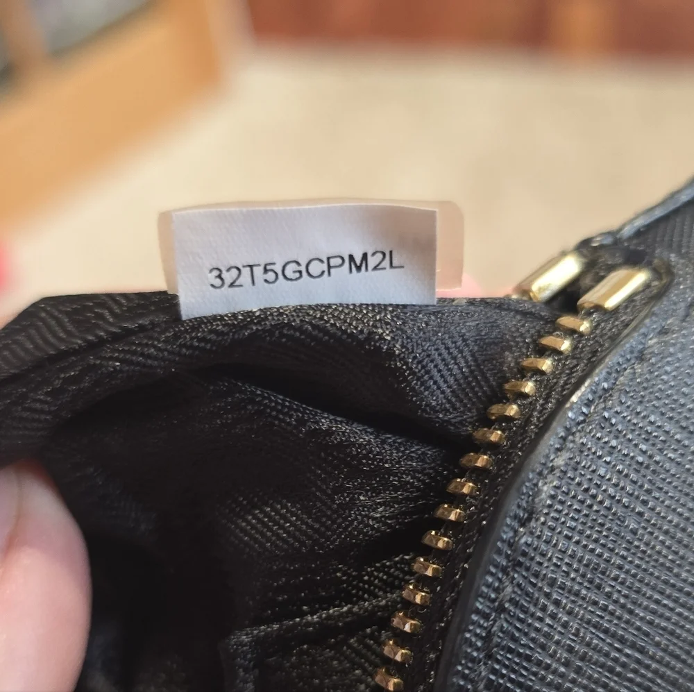 Michael Kors Cindy Dome Jet Set Black Saffiano Leather Pouch Cosmetic Case