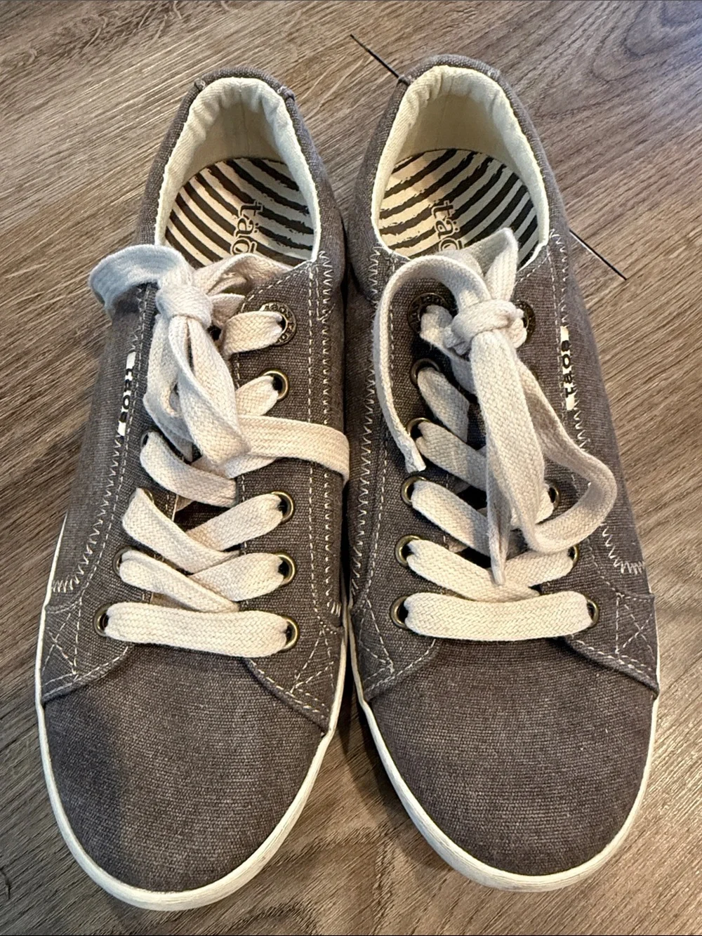 Taos Footwear here pair